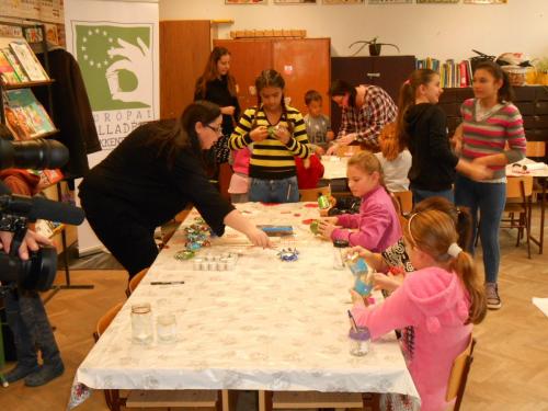 Készülnek  a mécsestartók